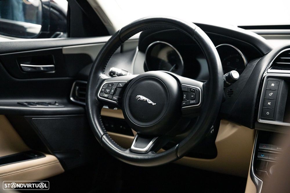 Jaguar XE 2.0 D Prestige Aut. - 27