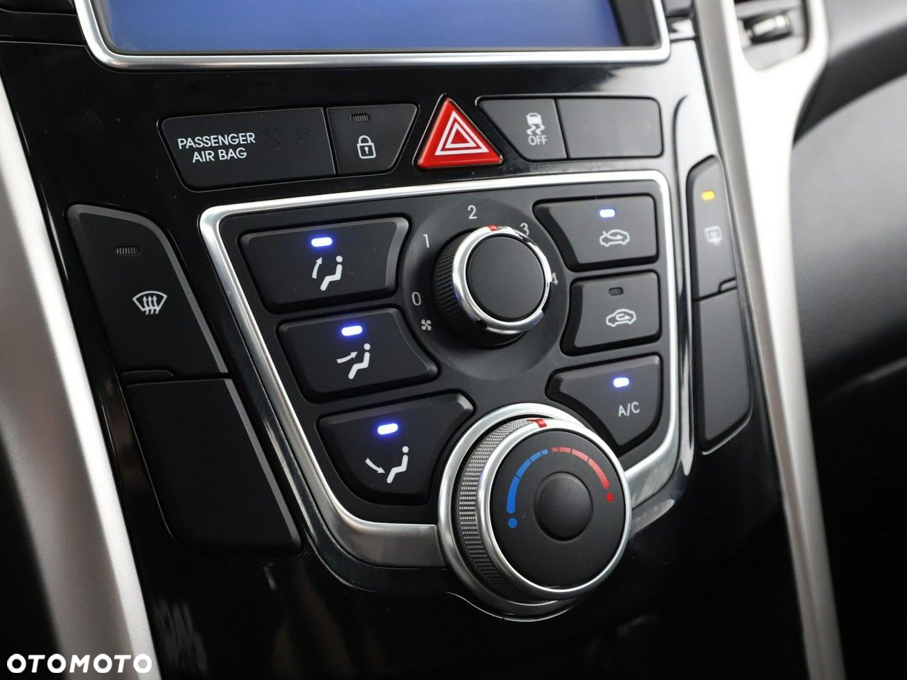 Hyundai i30 blue Kombi 1.4 Trend - 26