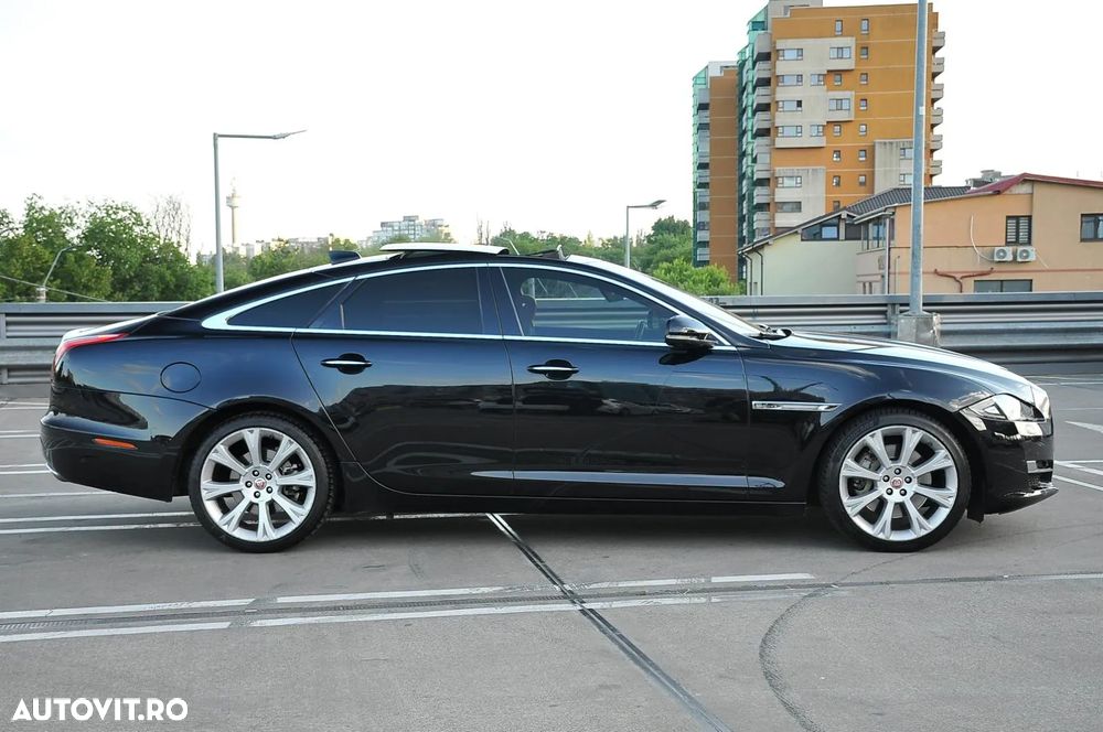 Jaguar XJ 30d LWB Portfolio - 4