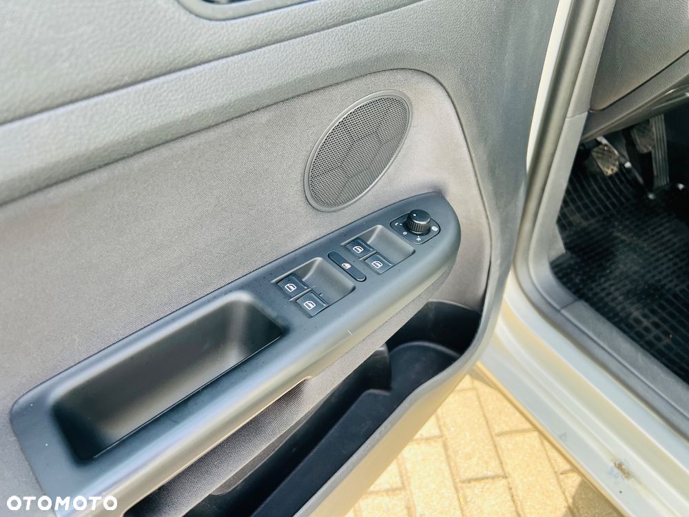 Volkswagen Golf Plus - 17
