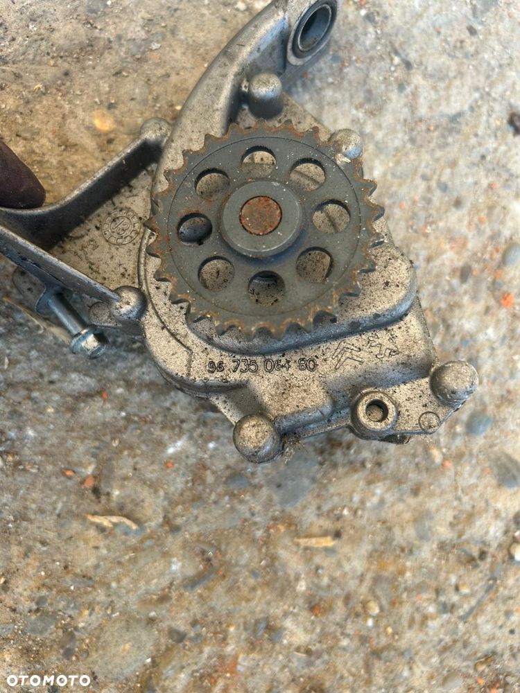 POMPA OLEJU CITROEN PEUGEOT 1.2 VTI 9673506480 - 2