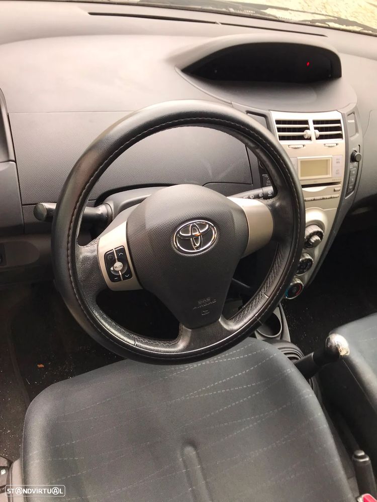 Toyota Yaris 1.0 VVT-i - 5