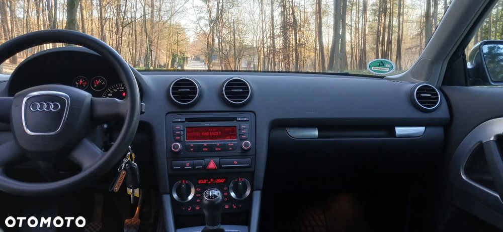 Audi A3 3-drzwiowe 1.6 Attraction - 9