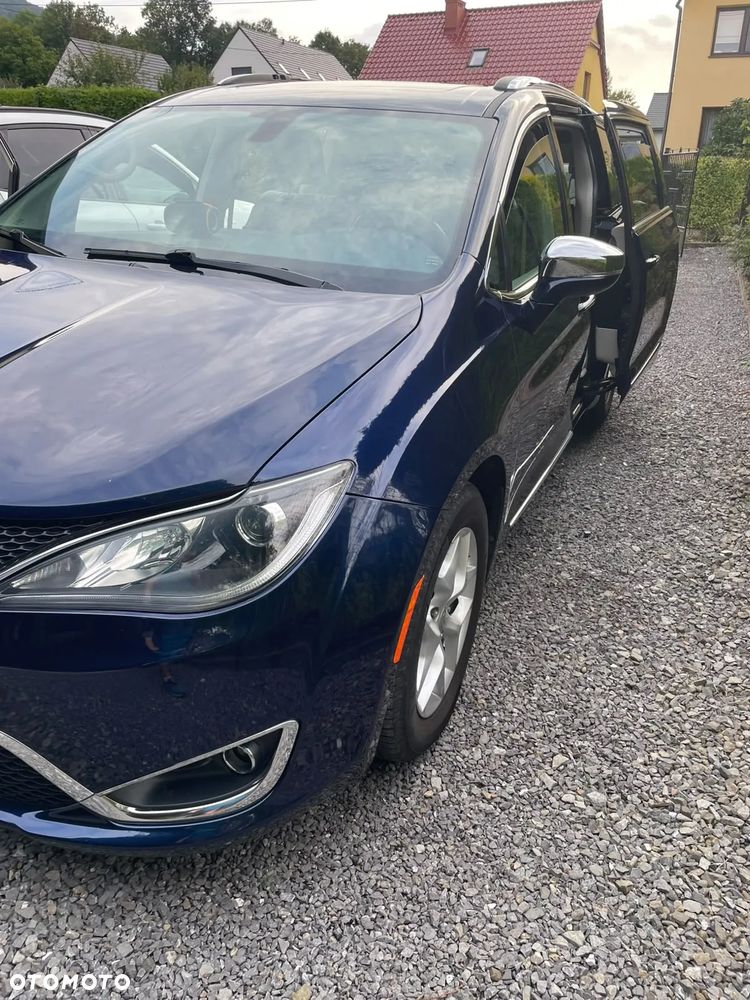 Chrysler Pacifica - 9