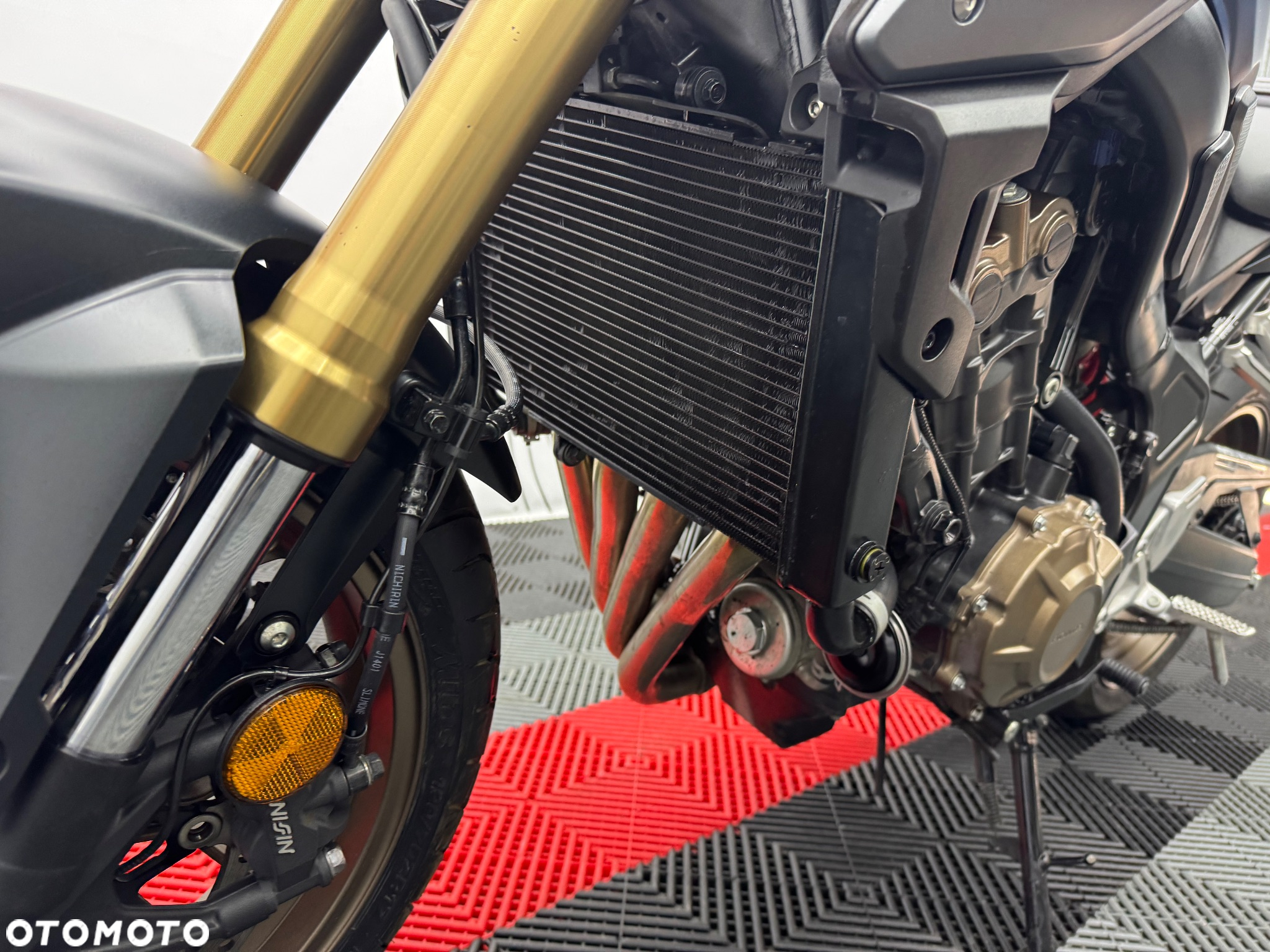Honda CB - 12