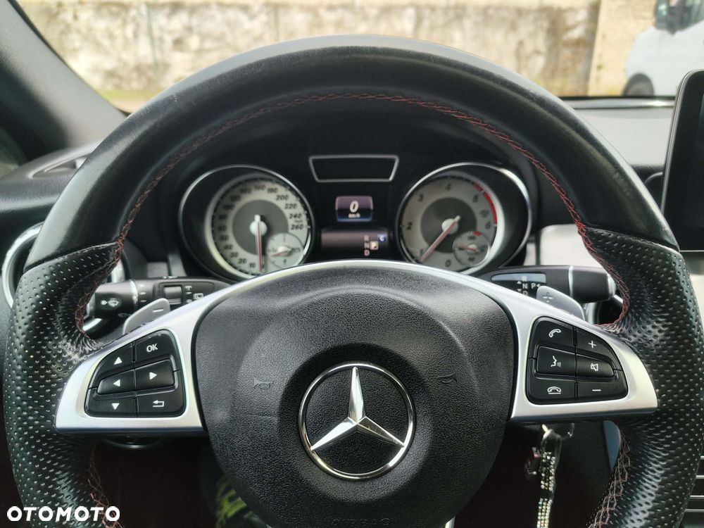 Mercedes-Benz GLA 180 d 7G-DCT AMG Line - 12