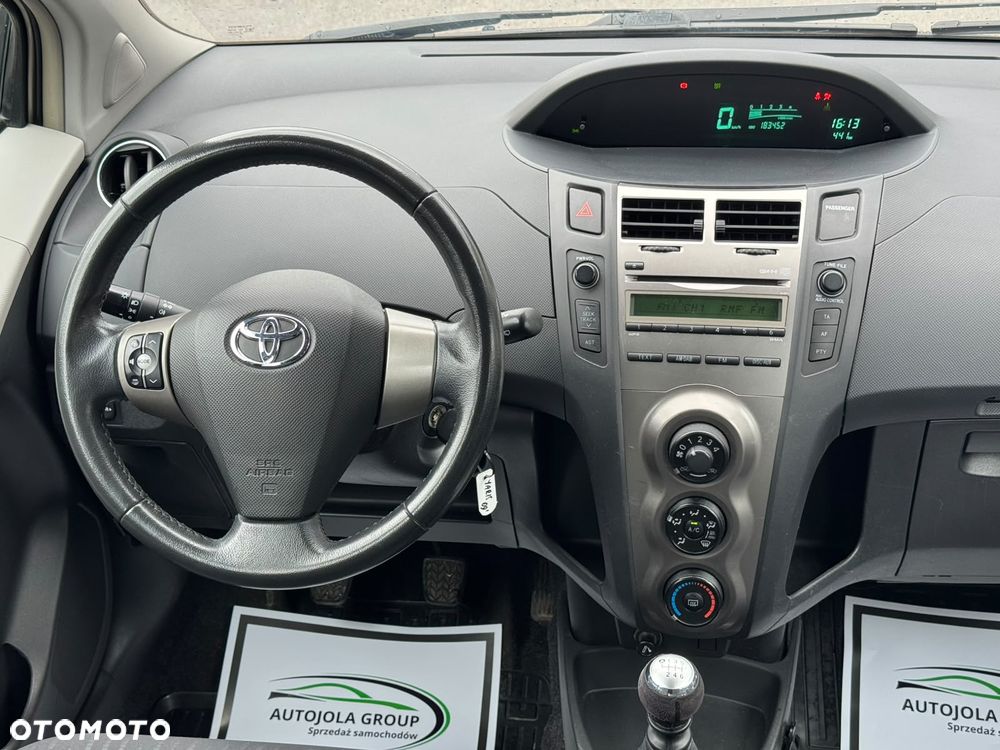Toyota Yaris - 11