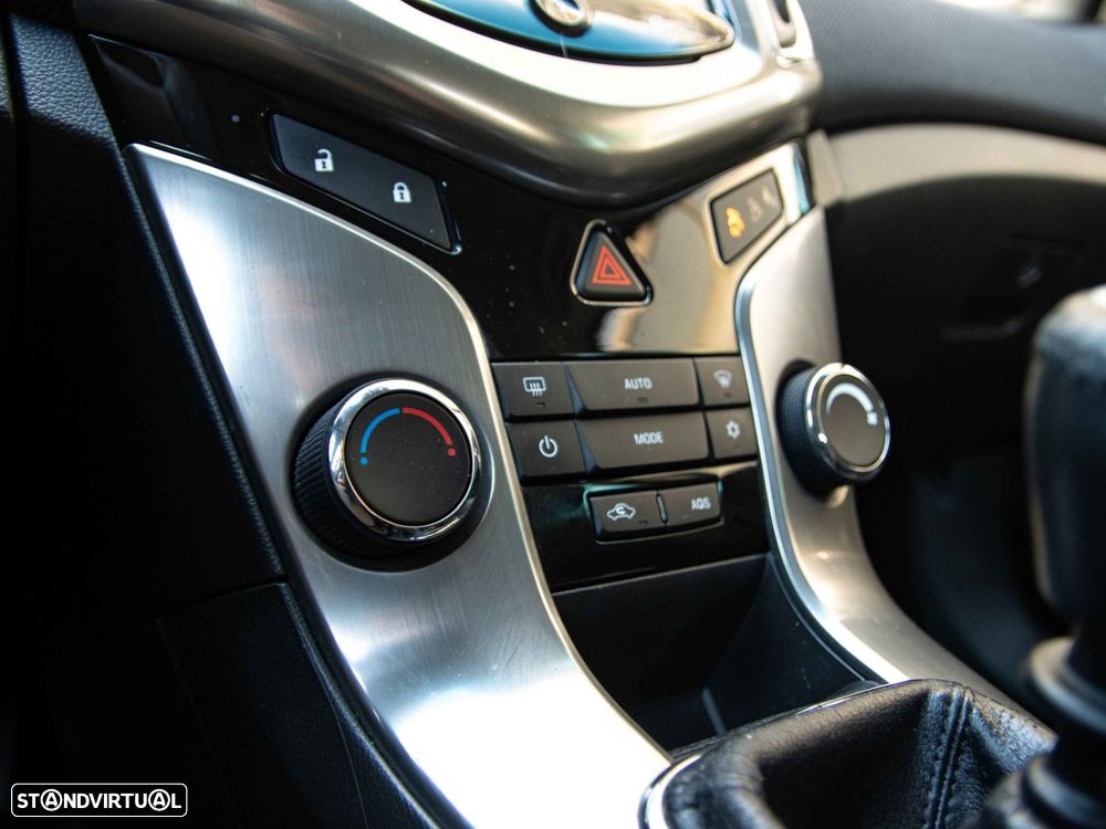 Chevrolet Cruze SW 1.7 VCDi LT - 23