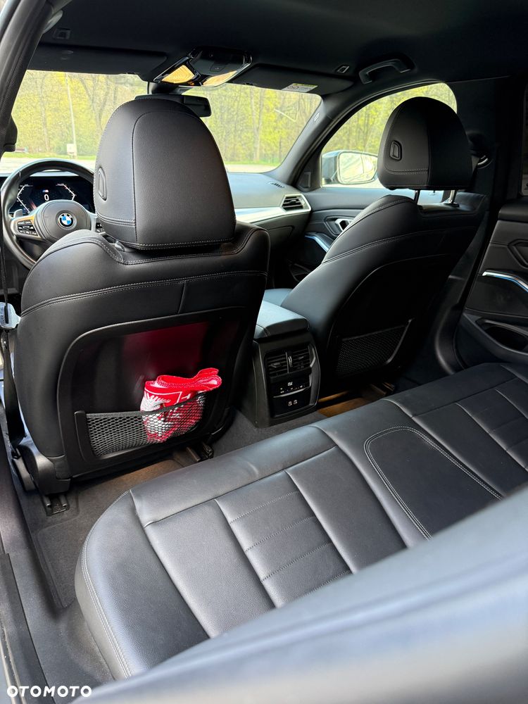 BMW Seria 3 320d xDrive Edition M Sport Shadow - 13