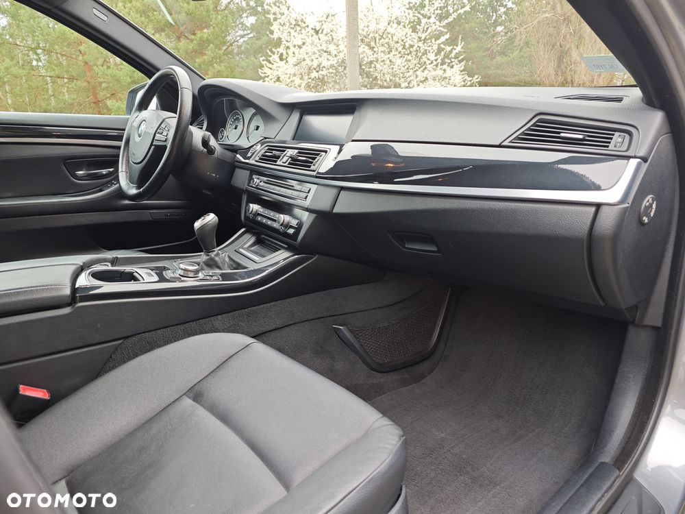 BMW Seria 5 525d - 7