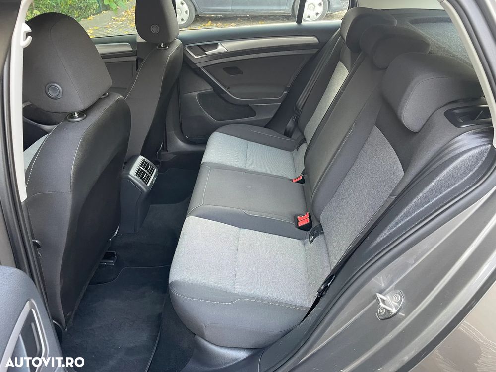 Volkswagen Golf - 6