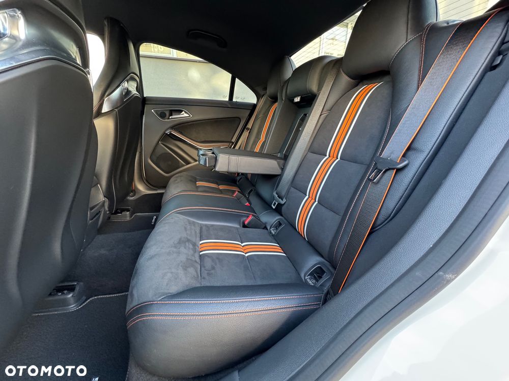 Mercedes-Benz CLA AMG 45 4Matic 7G-DCT Orange Art Edition - 29