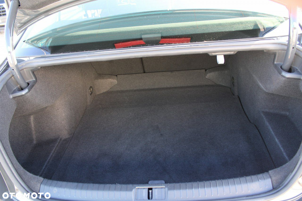 Volkswagen Passat - 24