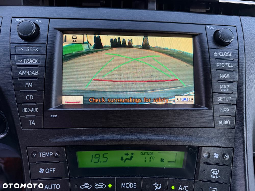 Toyota Prius 1.8 HSD Prestige - 13