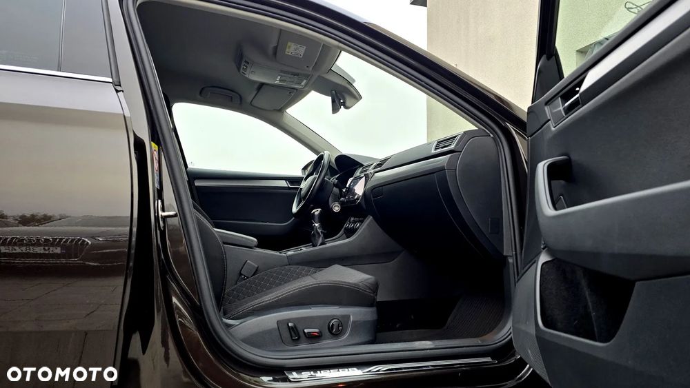 Skoda Superb 2.0 TDI Style - 27