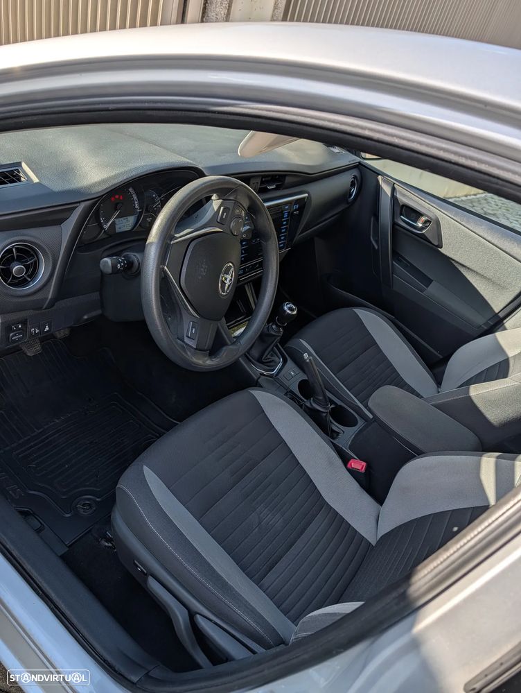 Toyota Auris 1.4 D-4D Design Edition - 14