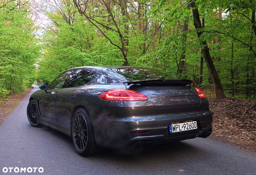 Porsche Panamera - 4
