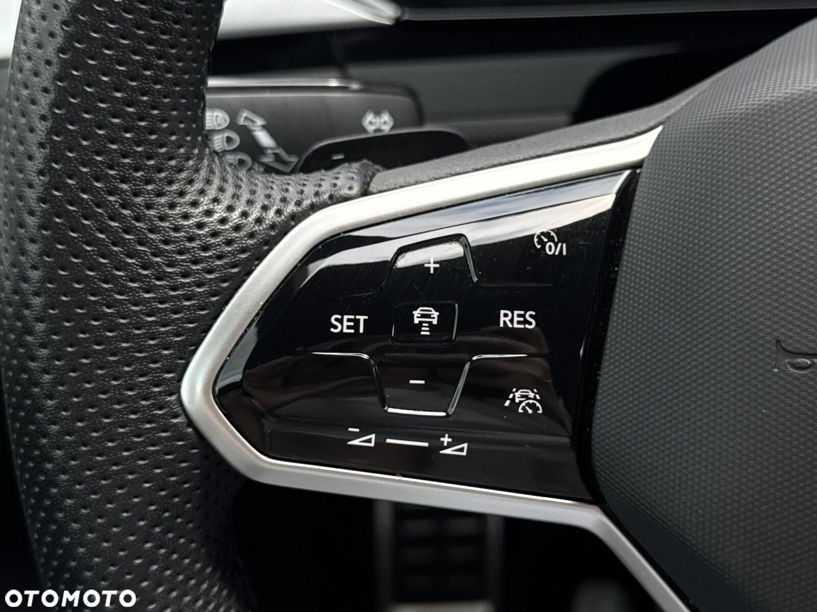 Volkswagen Arteon 2.0 TSI R-Line DSG - 25