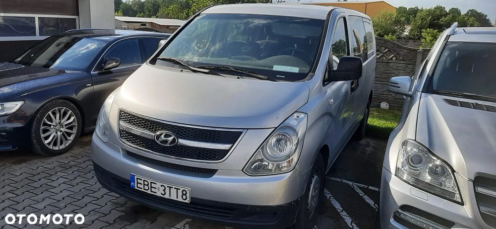 Hyundai H-1 Starex ver-2-5-crdi-travel - 2