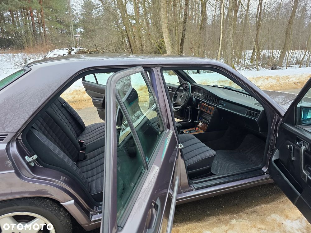 Mercedes-Benz W201 (190) - 19