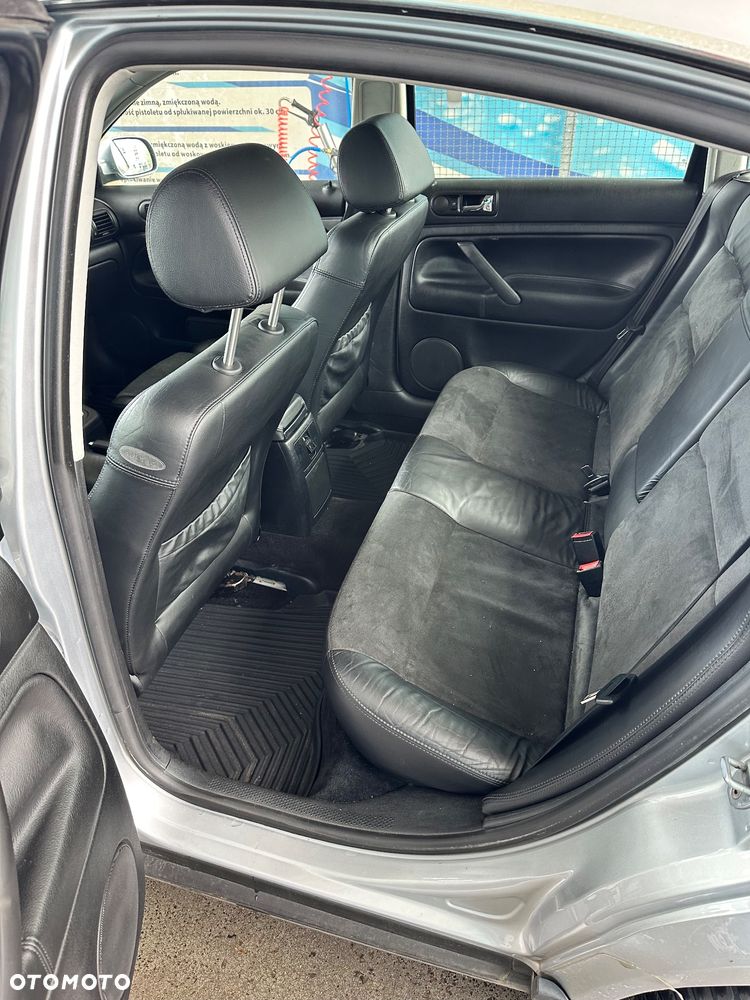 Volkswagen Passat 2.8 V6 4Mot Highline Tiptr - 33