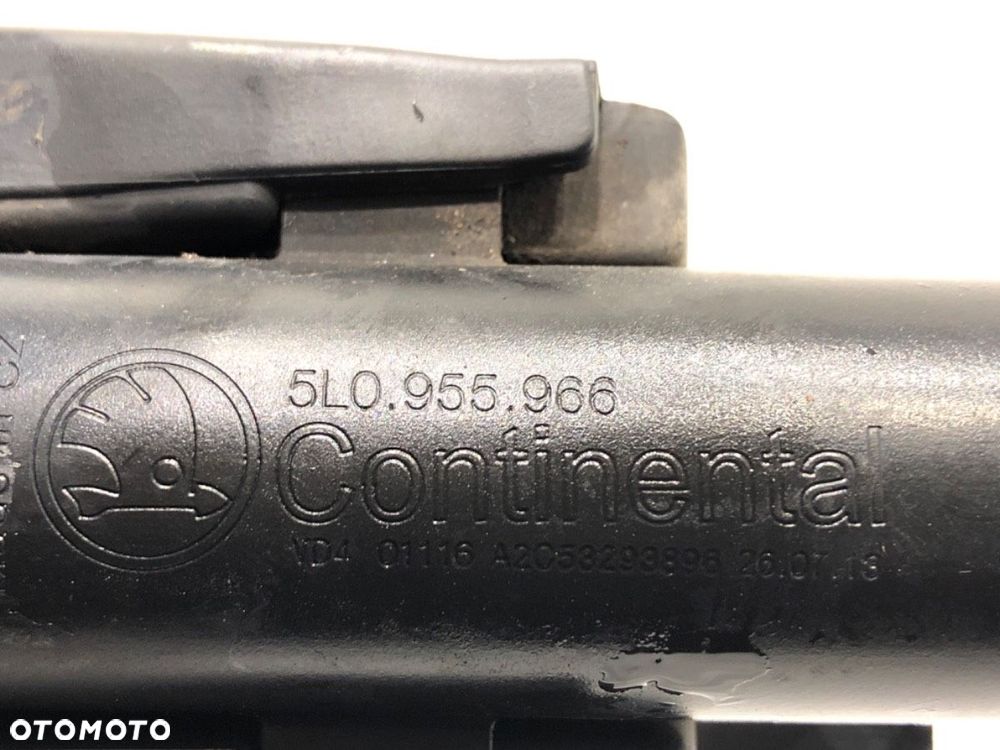 SPRYSKIWACZ REFLEKTORA PRAWY PRZÓD  SKODA YETI (5L) 2009 - 2017 1.4 TSI 90 kW [122 KM] benzyna 2010 - 4