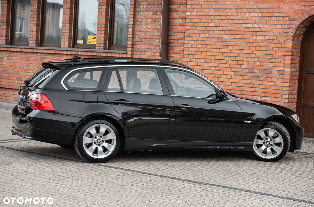 BMW Seria 3 330i - 14