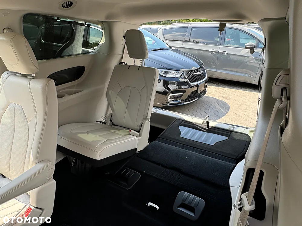 Chrysler Pacifica - 19