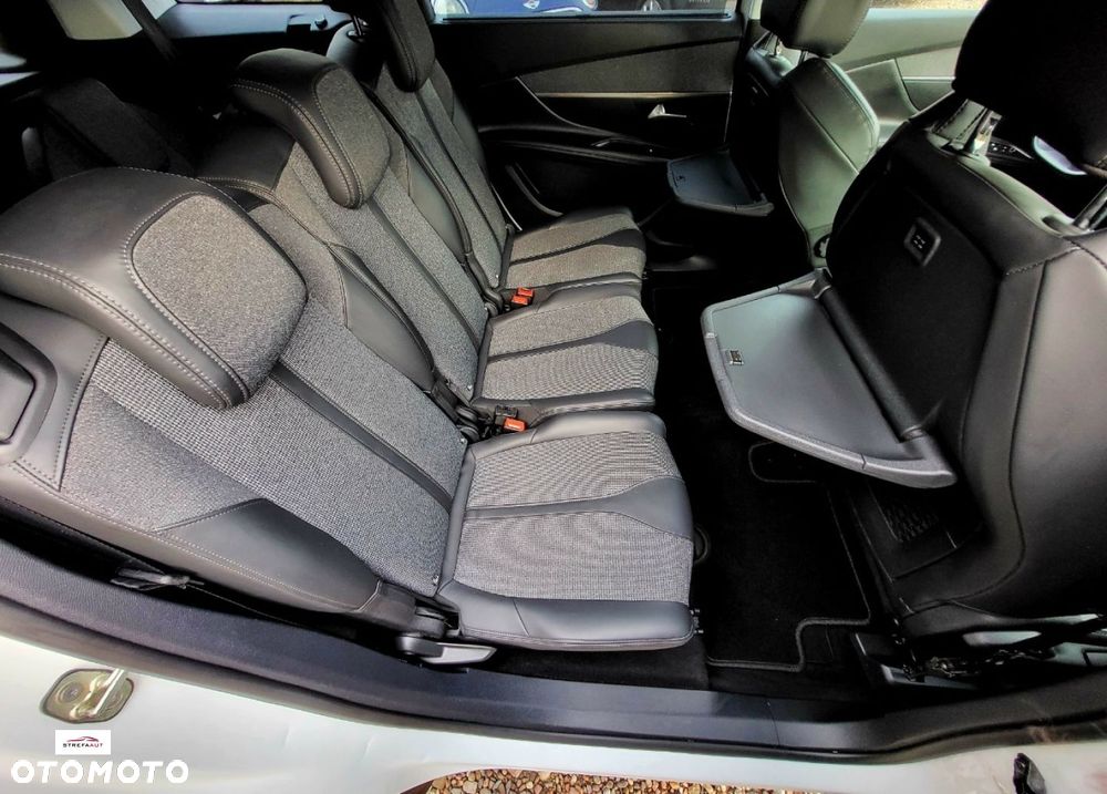 Peugeot 5008 - 8