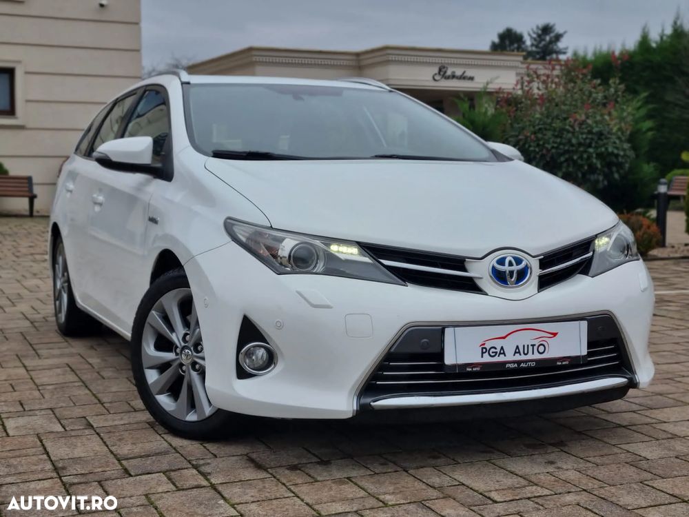 Toyota Auris 1.8 Hybrid Executive - 1