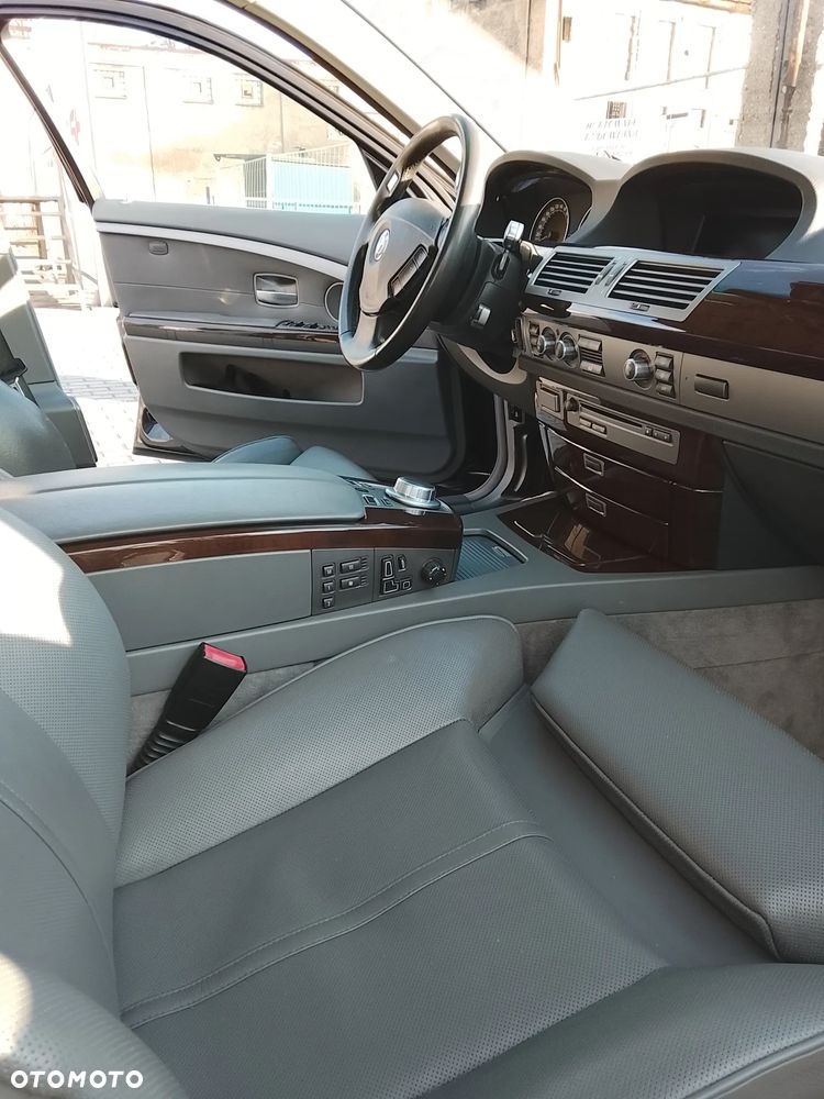 BMW Seria 7 750i - 11