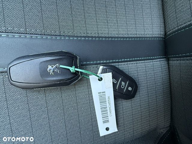 Peugeot 2008 1.2 PureTech Allure Pack S&S EAT8 - 16