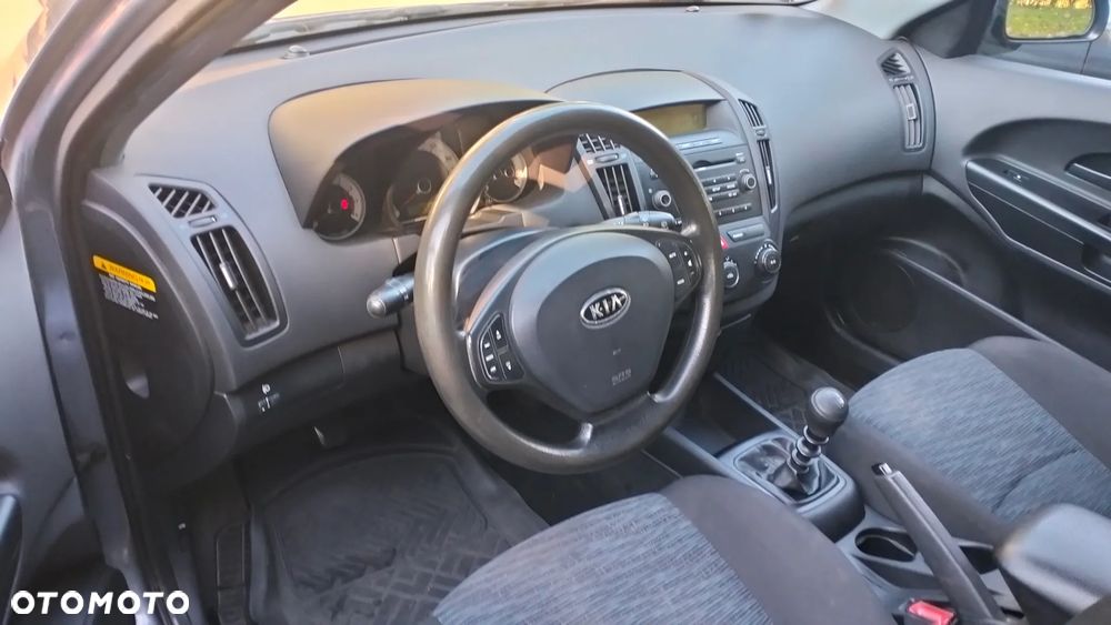 Kia Ceed - 7