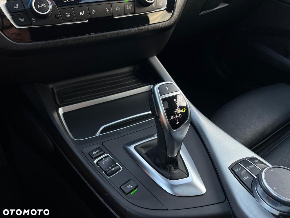 BMW Seria 1 120d xDrive Edition M Sport Shadow - 24