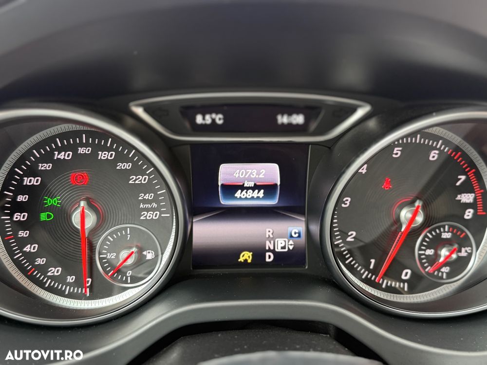 Mercedes-Benz GLA 180 7G-DCT - 17