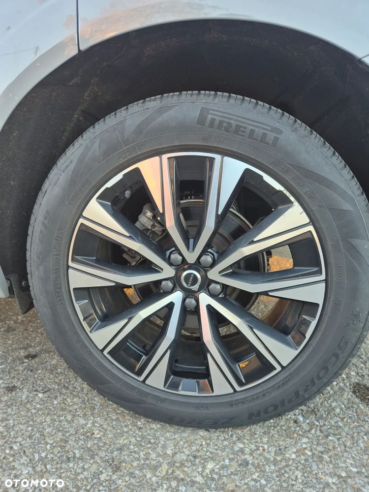 Volvo XC 60 B5 B AWD Plus Dark - 19