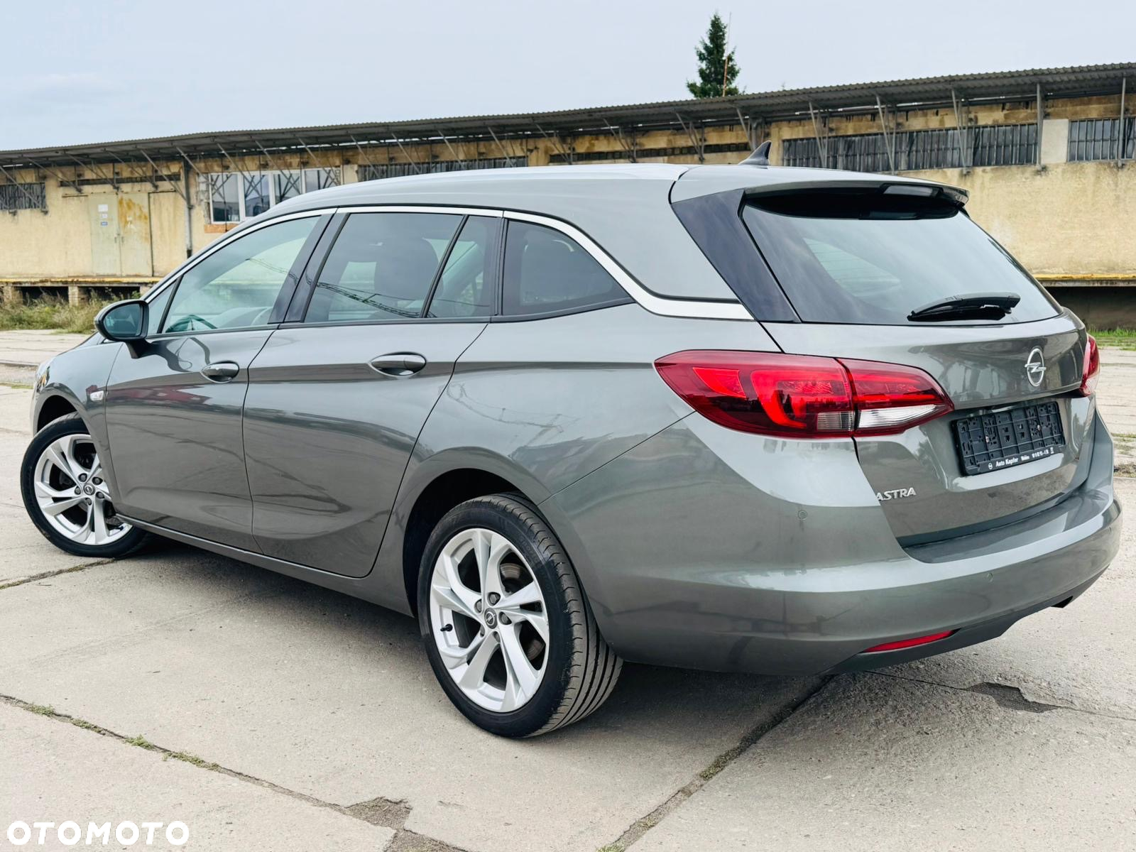 Opel Astra V 1.4 T Dynamic - 4