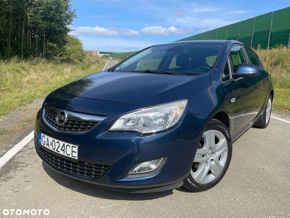 Opel Astra 1.4 Turbo Exklusiv - 1