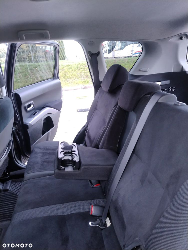 Mitsubishi Outlander - 10