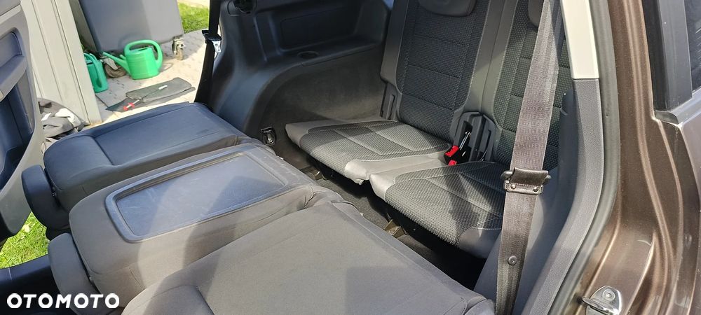 Volkswagen Touran 2.0 TDI DPF BlueMotion Technology Highline - 10