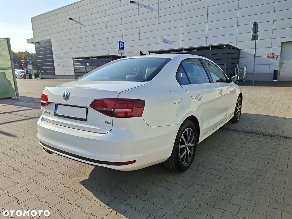 Volkswagen Jetta - 4