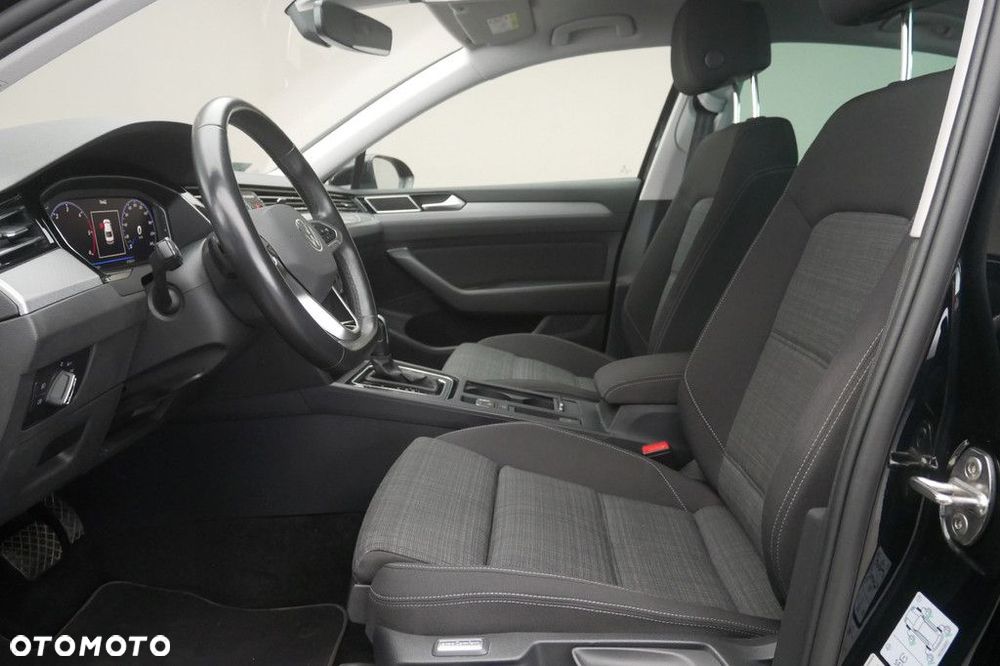 Volkswagen Passat - 12