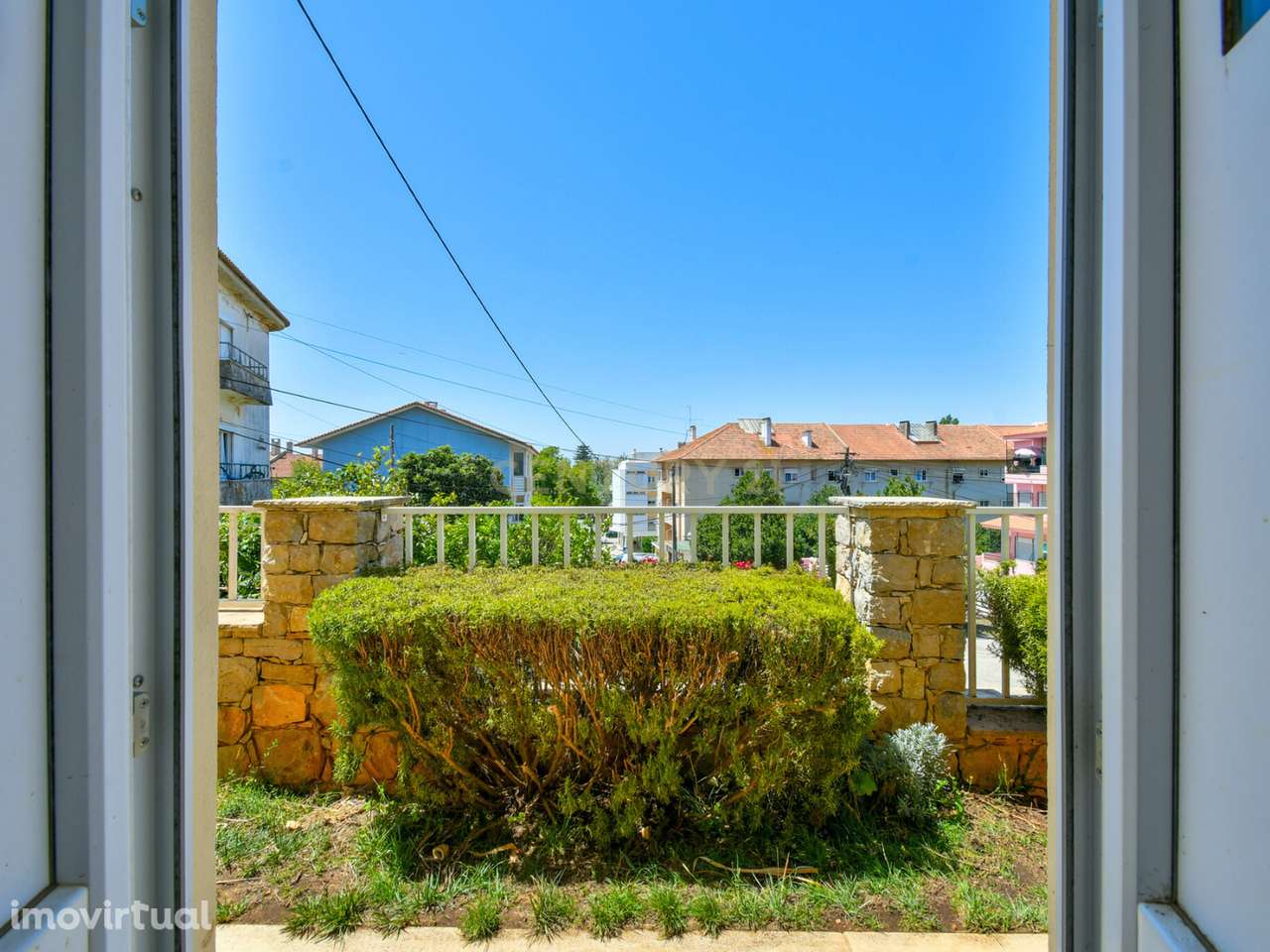 T3+1 Duplex em Moradia Bifamiliar | São Pedro do Estoril - Grande imagem: 4/44