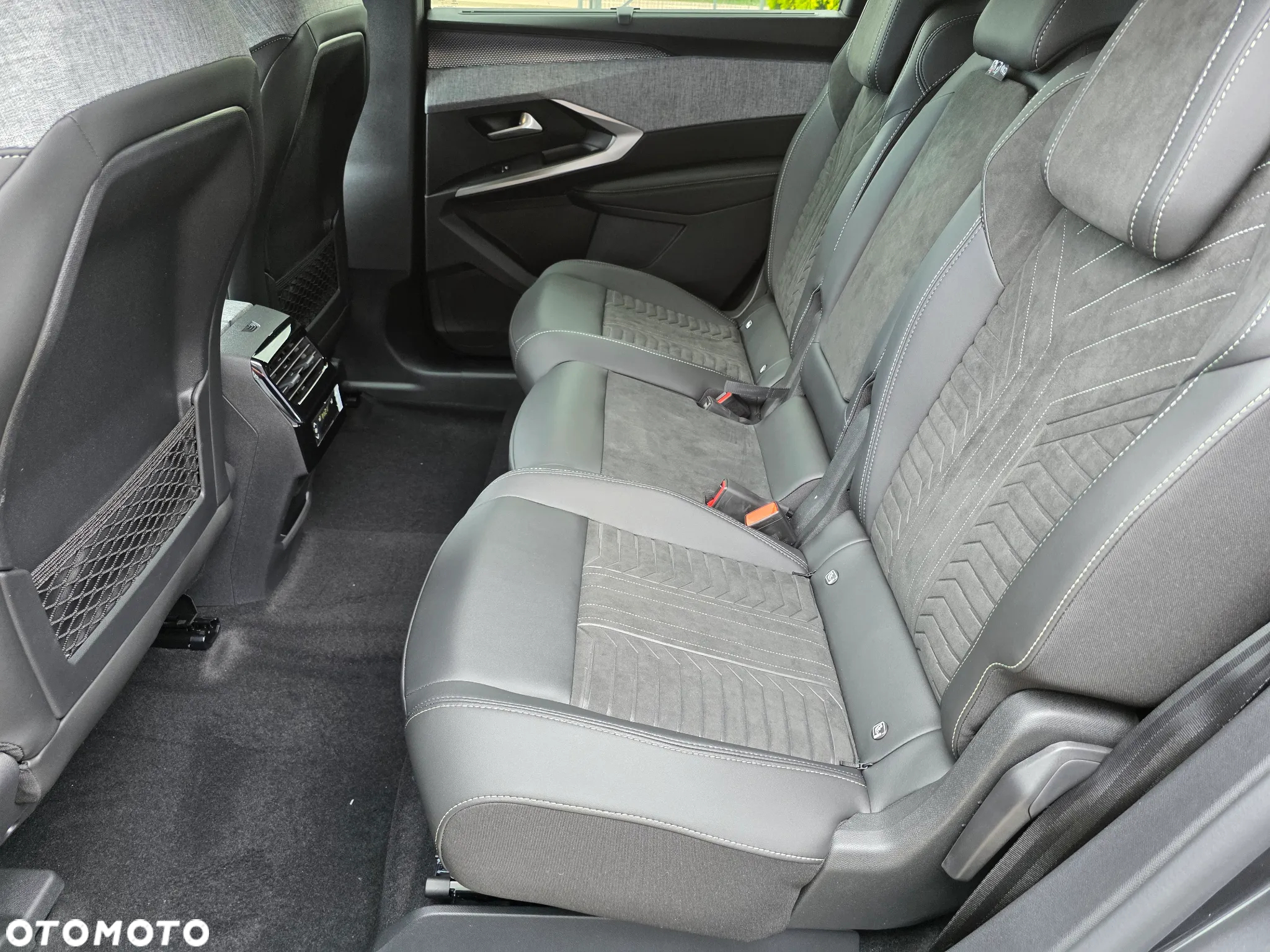 Peugeot 5008 1.2 PureTech mHEV GT S&S e-DCS6 - 13