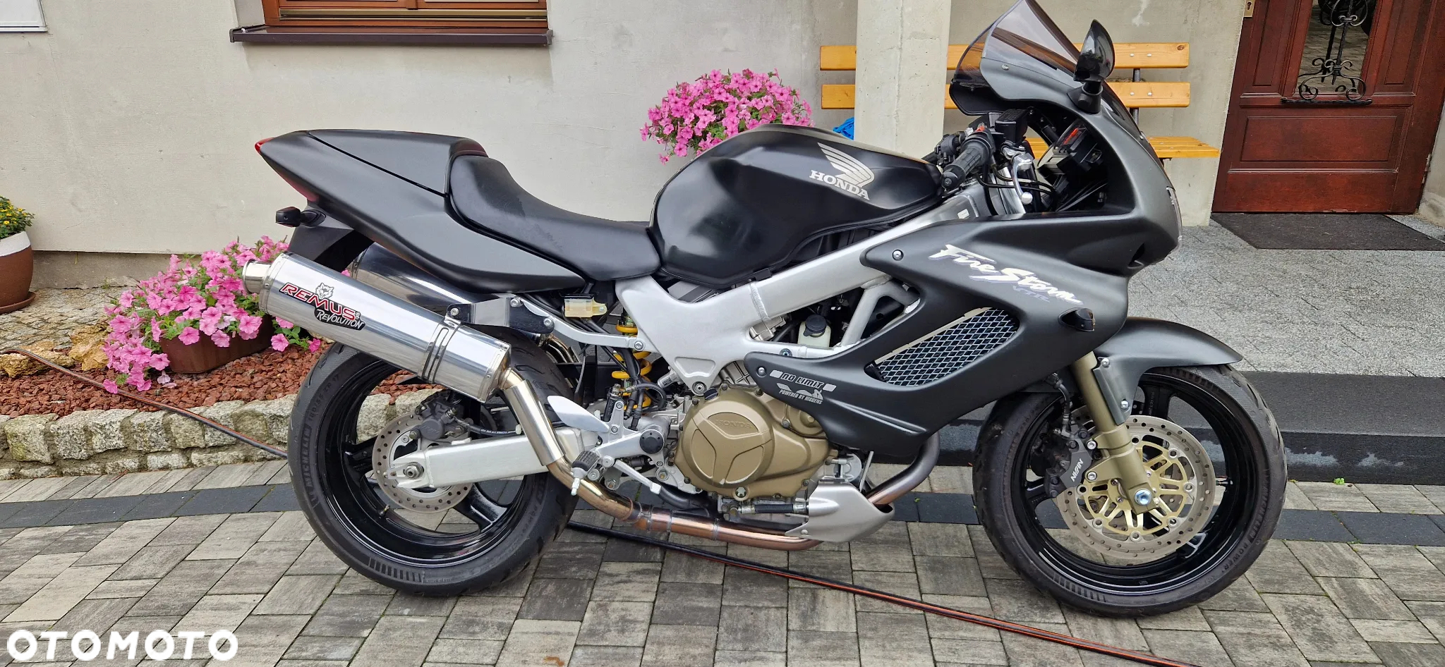 Honda VTR - 16