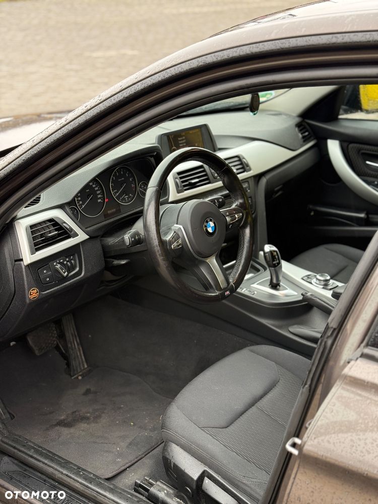 BMW Seria 3 320i xDrive - 15