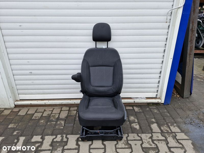 RENAULT TRAFIC 3 III VIVARO B FOTEL LEWY PRZÓD PRZEDNI KIEROWCY EU - 1