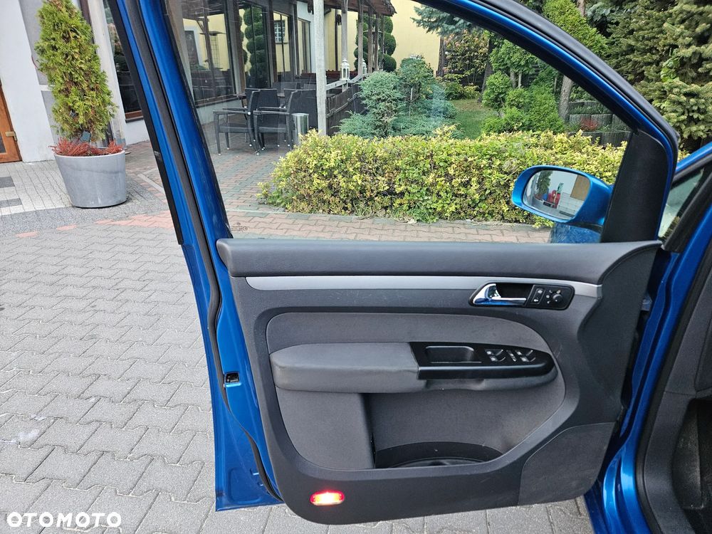 Volkswagen Touran - 26