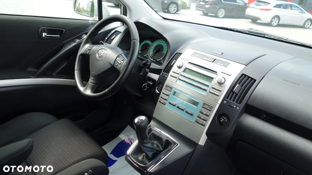 Toyota Corolla Verso 1.8 Premium + 7os - 31