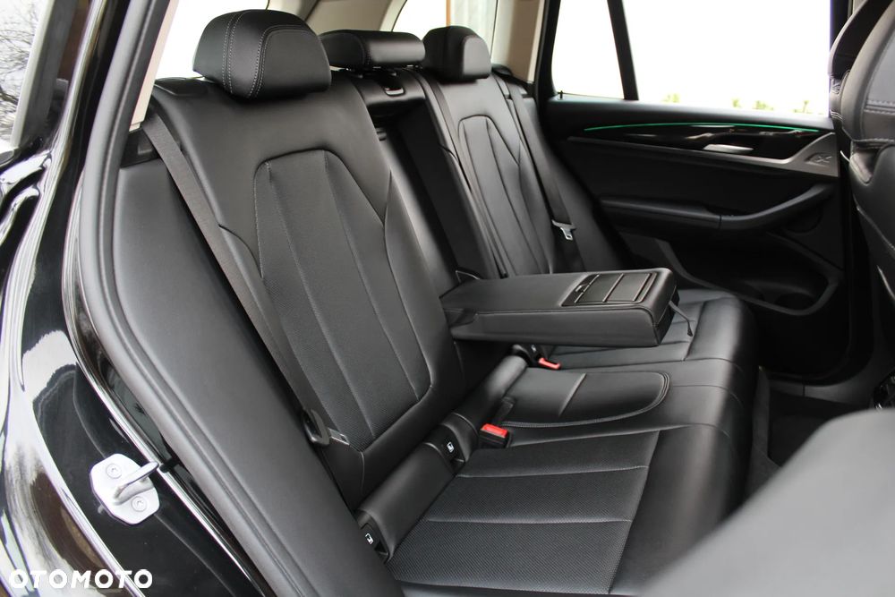 BMW X3 xDrive20i Luxury Line - 24